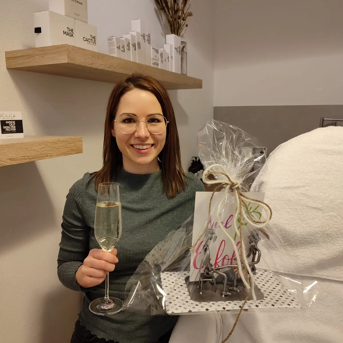 Marina Gaus in ihrem Kosmetik- und Fußpflegestudio in Gelsenkirchen-Altstadt