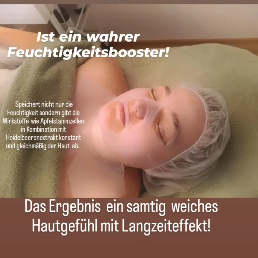 Kundin bei einer Gesichtsbehandlung mit Pflegemaske im Studio von Marina Gaus
